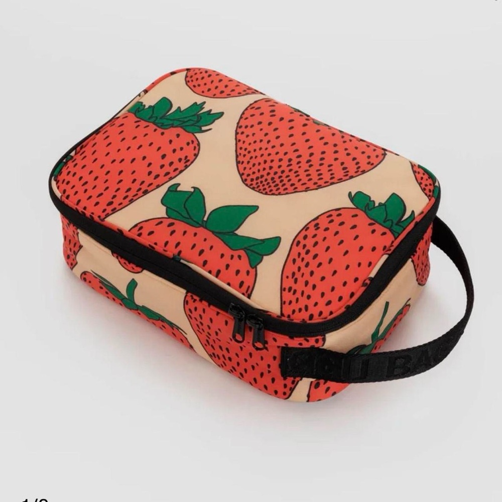 Baggu strawberry lunchbox